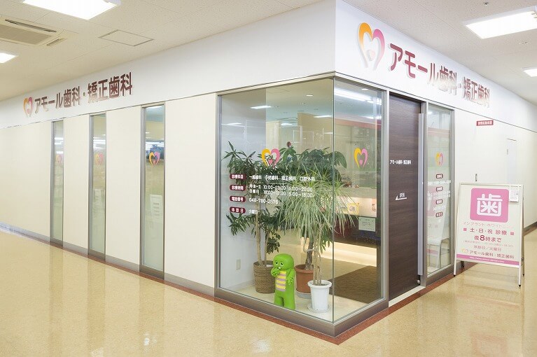 6 駐車場完備、ショッピングセンター2階に院がございます。